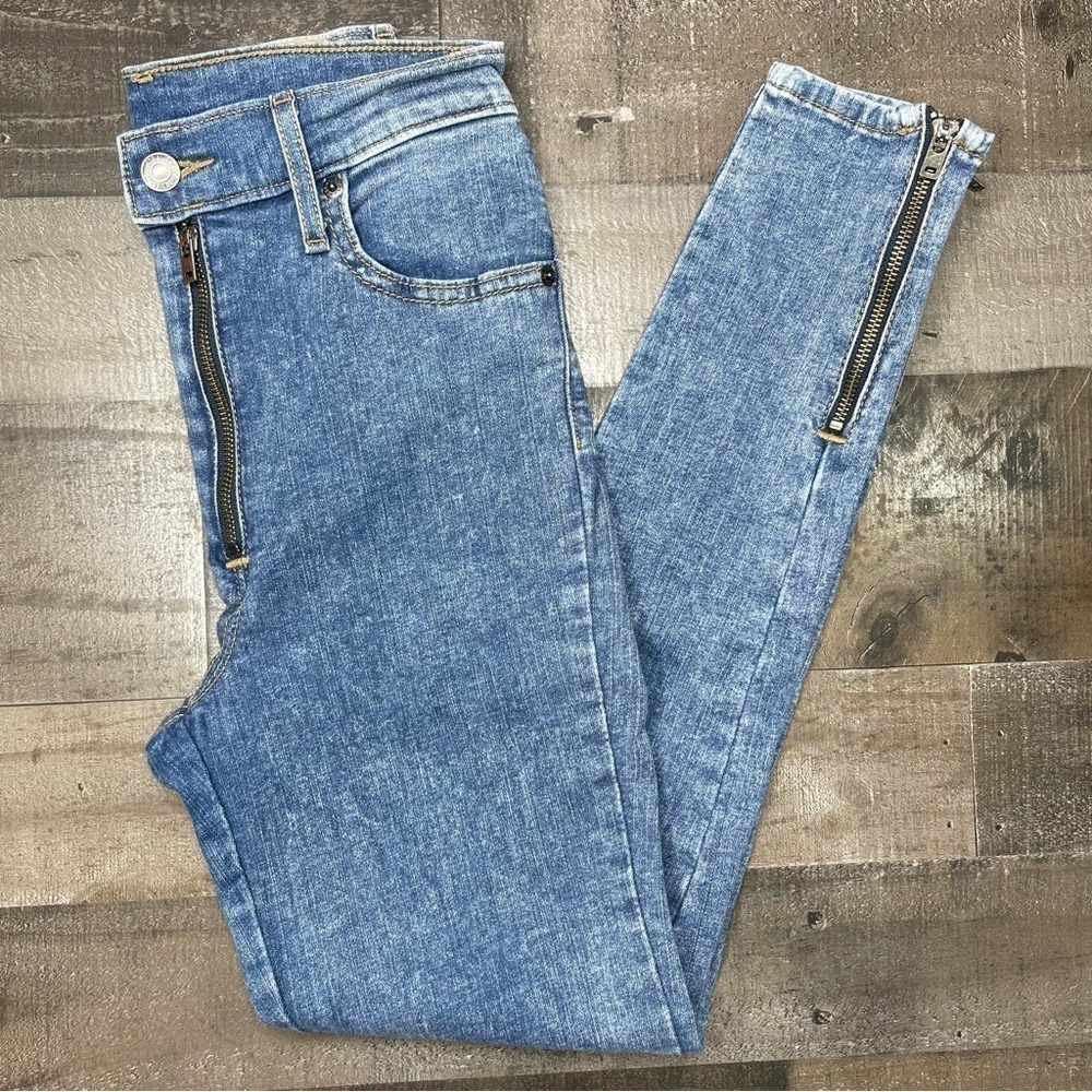 Levi’s High Waisted Skinny Jeans size 26